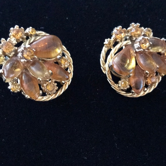 Vintage ART Clip on earrings - Picture 3 of 5